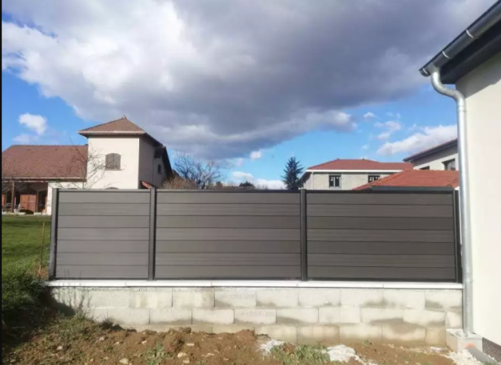 Pose de clôtures, Claix