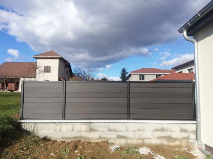 Solutions esthétiques pour délimiter votre propriété