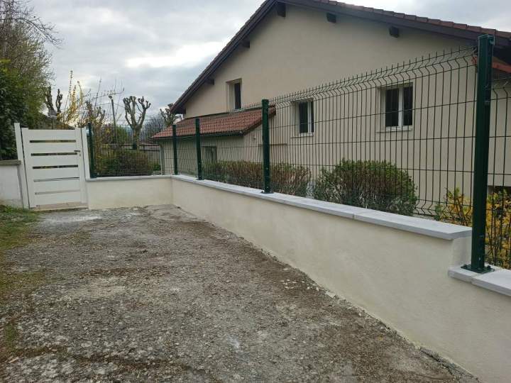 Pose de clôture rigide sur muret Échirolles