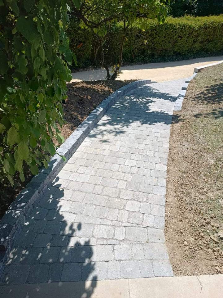 Reprise d'une allée en pavés