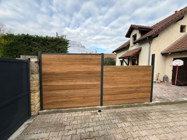 Pose d'une clôture composite