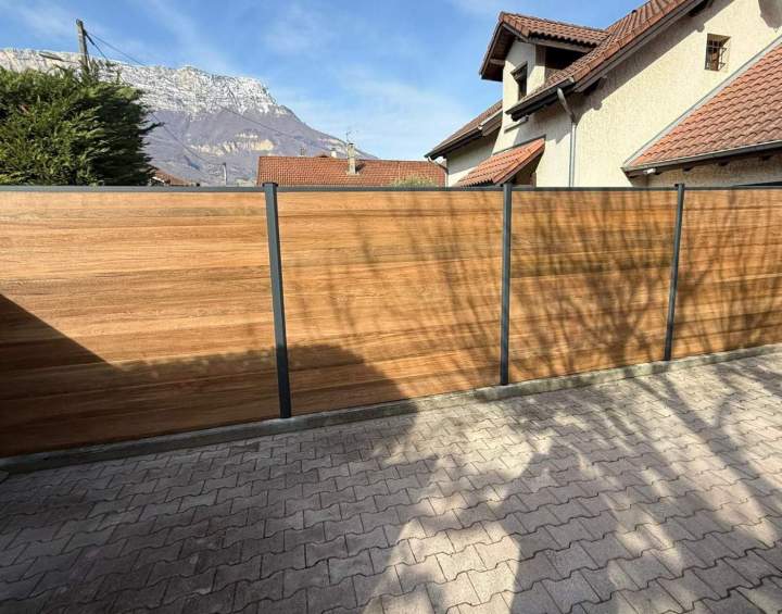 Pose d'une clôture composite